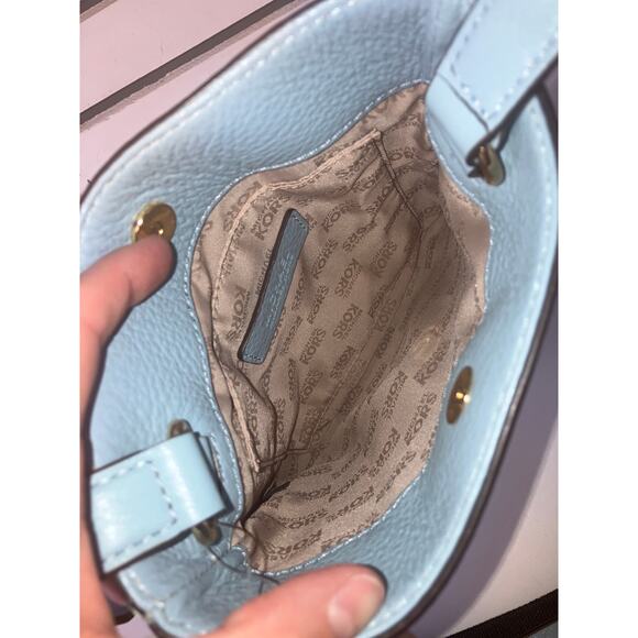 MICHAEL KORS NWT LIGHT BLUE PEBBLED LEATHER CROSSBODY BAG - Picture 9 of 14